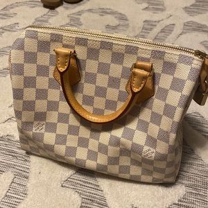 AUTHENTIC White checkered Damier Louis Vuitton handheld bag. Amazing con…